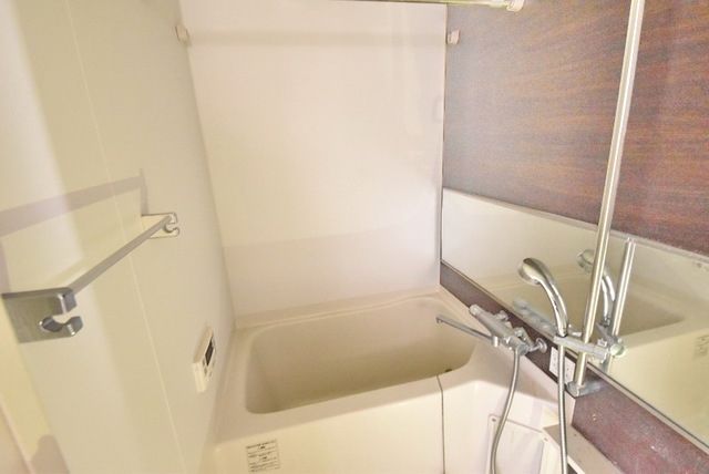 バス・シャワールーム　同物件別部屋のお写真です。現況優先です。