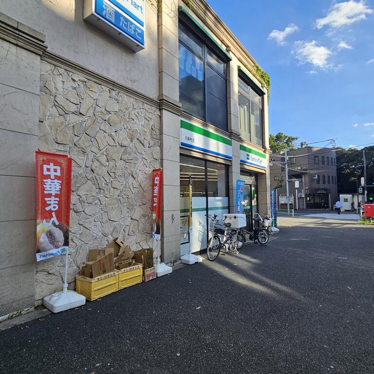 コンビニ　ファミリーマート（コンビニ）まで30m