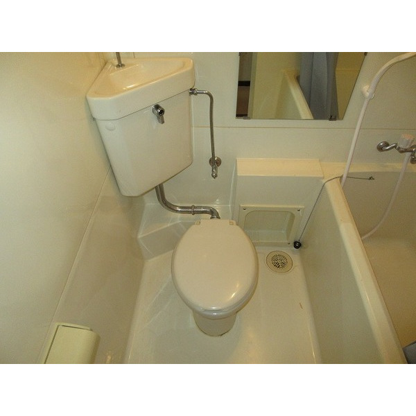 地下鉄谷町線 千林大宮駅 徒歩11分 4階建 築42年のトイレ写真