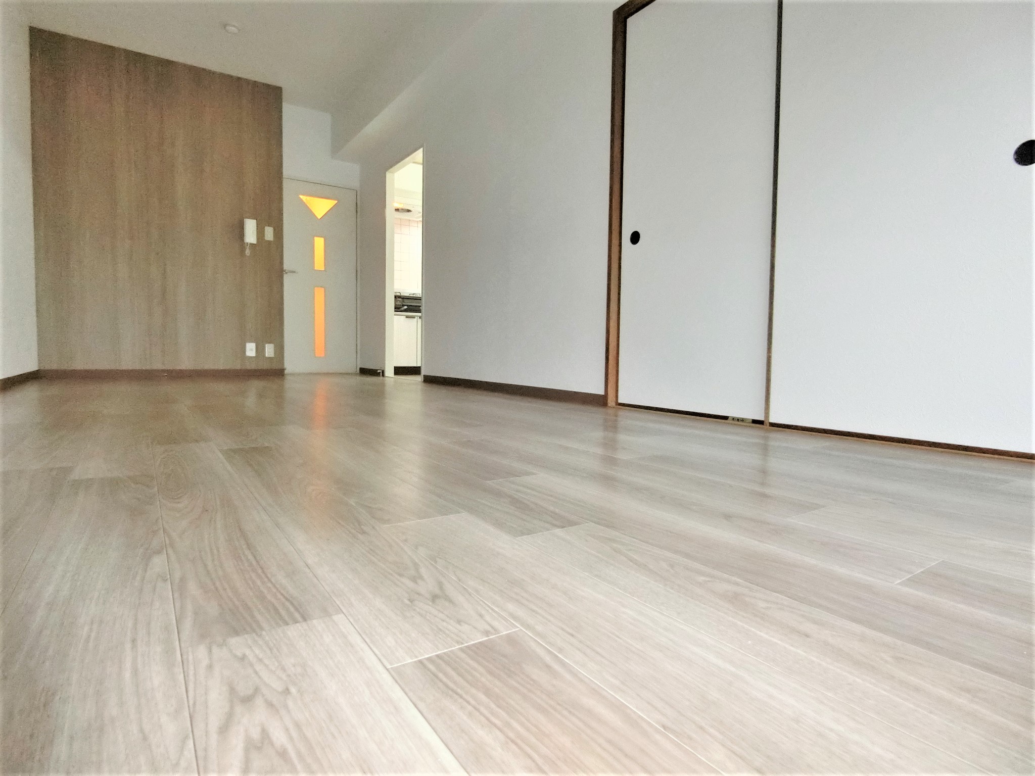 その他　独立型キッチン完備の広々１３帖のお洒落なリビングです☆