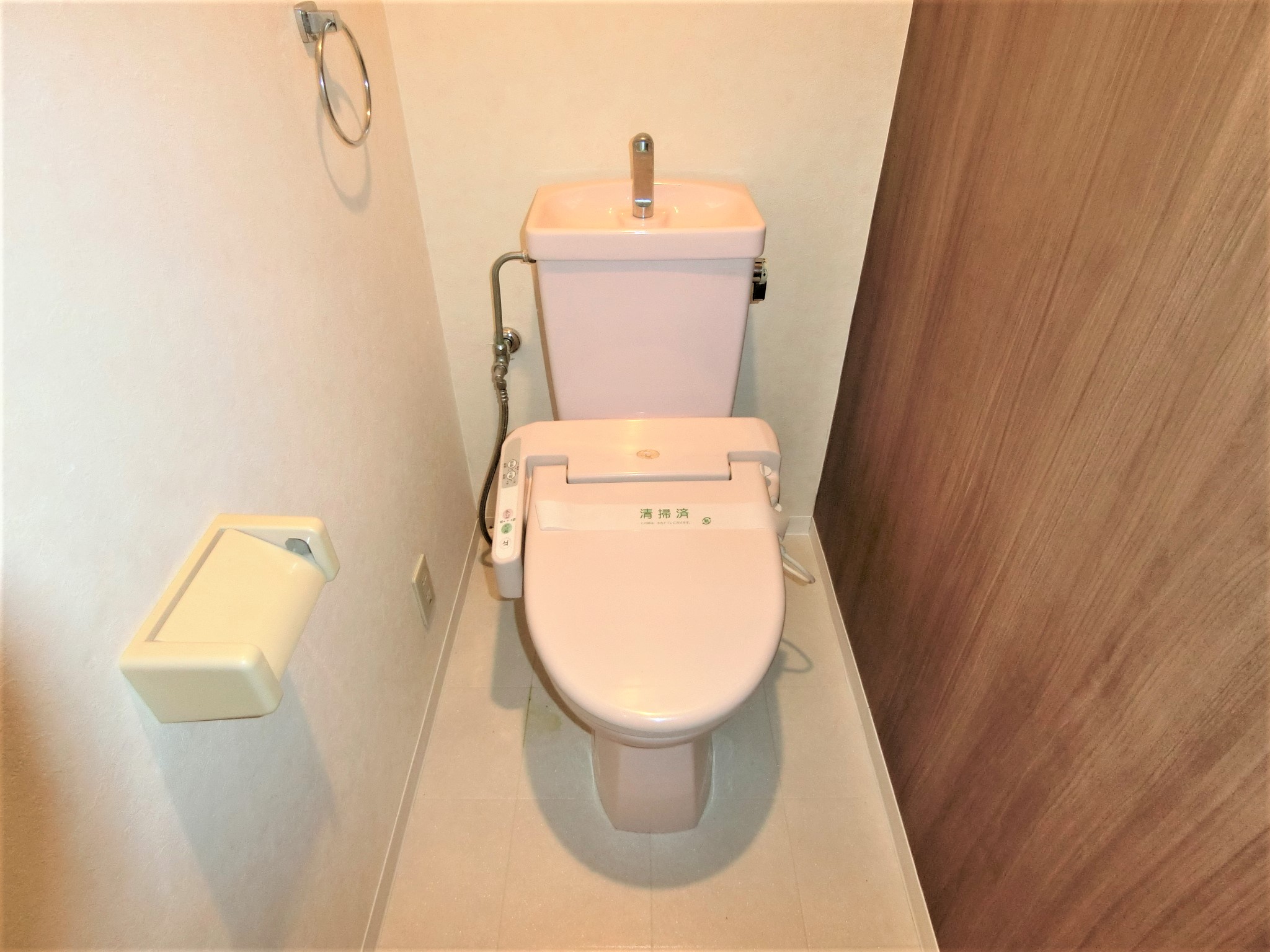 トイレ　温水洗浄機付です☆