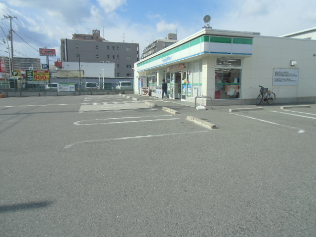 コンビニ　ファミリーマートMYS新北島店（コンビニ）まで21m