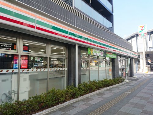 【足立区扇のマンションのコンビニ】