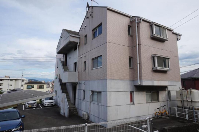 松山市南江戸のマンションの建物外観