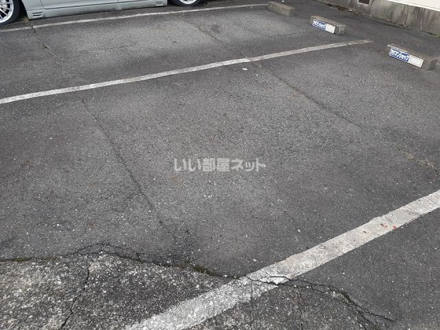 【マンションササキの駐車場】