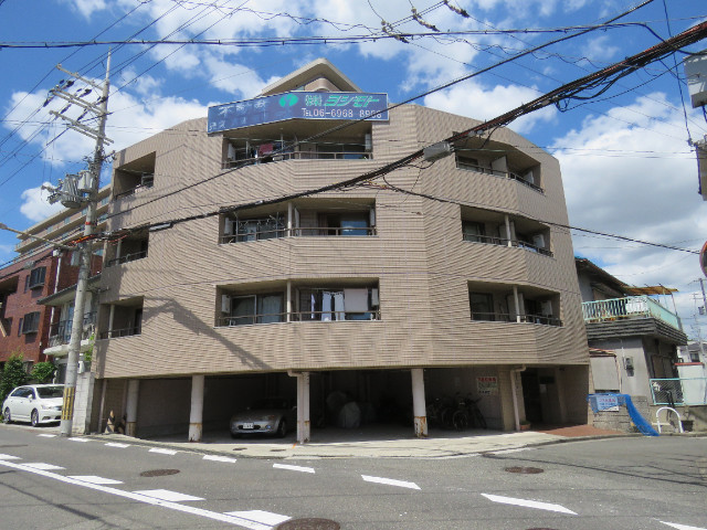 堺市北区百舌鳥梅北町のマンションの建物外観