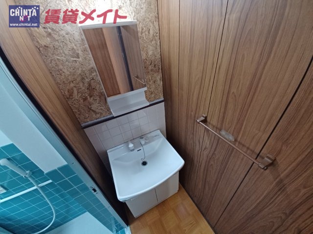 【伊勢市大湊町のアパートの洗面設備】