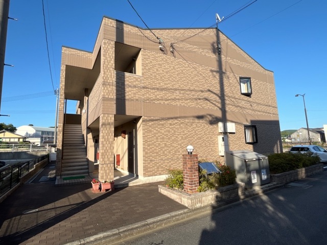 出雲市今市町南本町のアパートの建物外観