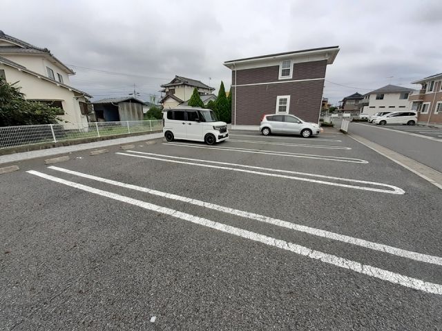 【栃木市岩舟町静のアパートの駐車場】