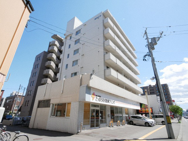 札幌市北区北三十七条西のマンションの建物外観