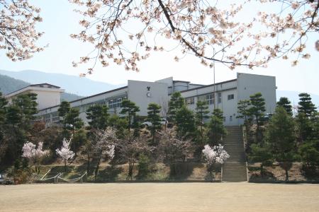 【松本市出川町のアパートの中学校】