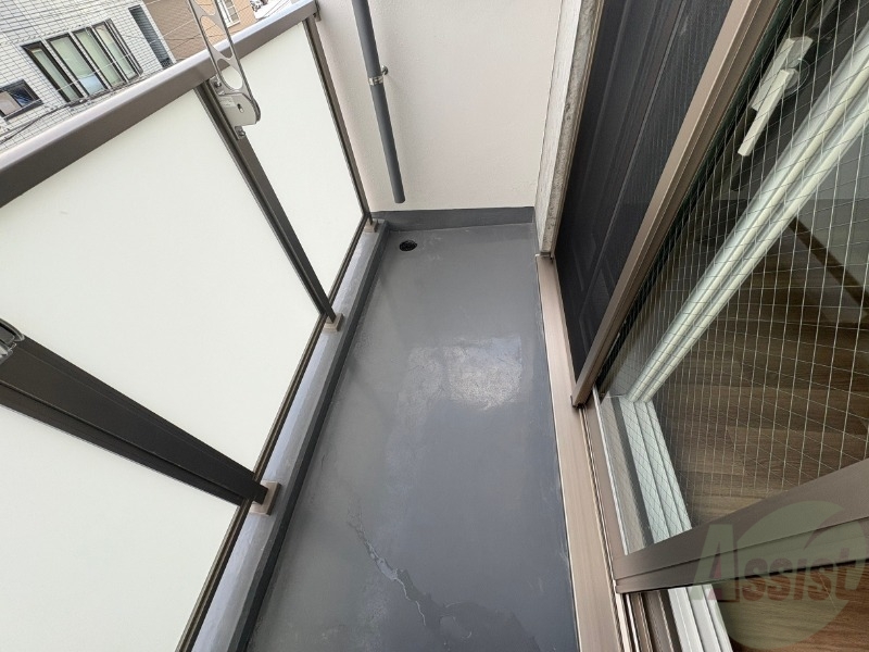 バルコニー　バルコニーです。洗濯物を干すもよし、一息つくもよしですね。