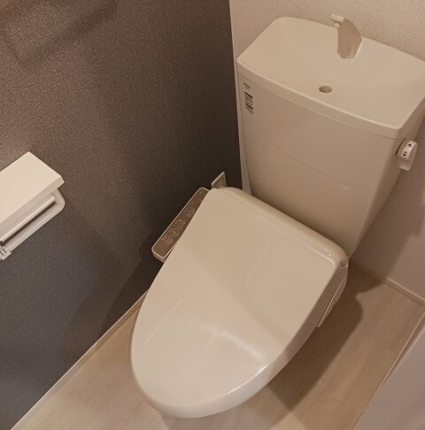 トイレ　温水シャワー付きトイレです