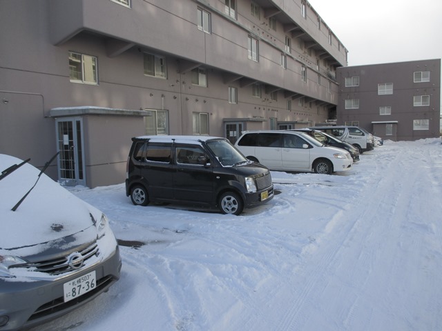 【ハイグレード新札幌の駐車場】