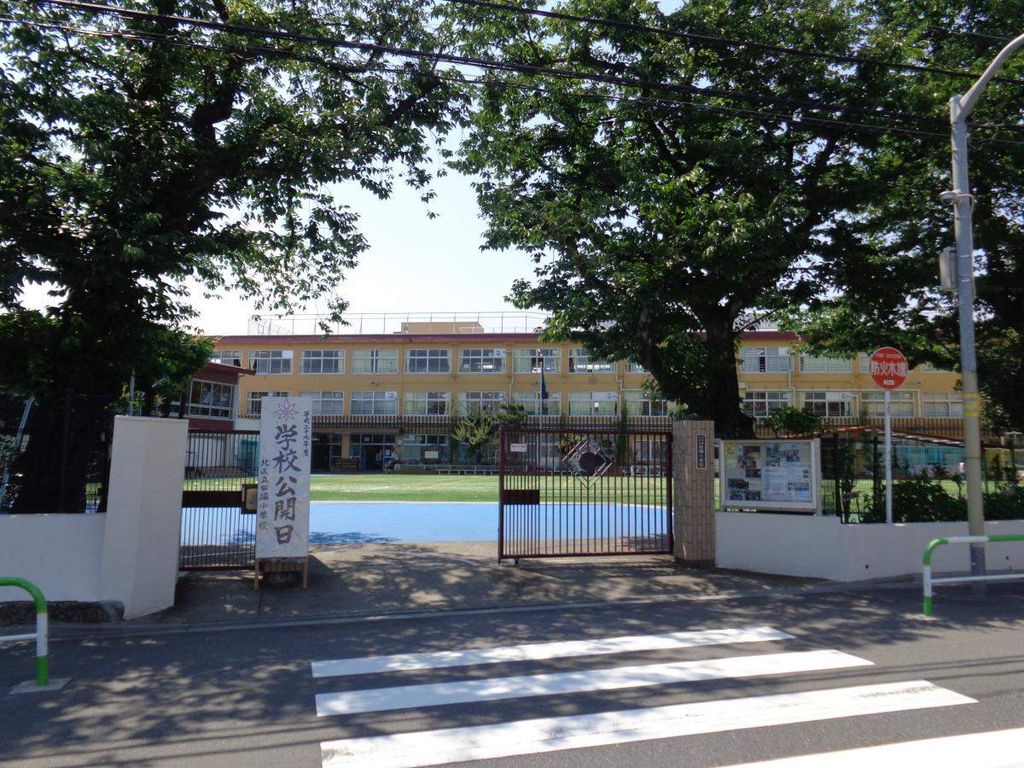 【アジールコート山手動坂の小学校】