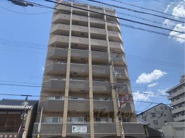 京都市上京区十四軒町のマンションの建物外観