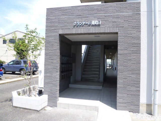 【町田市南町田のマンションのエントランス】