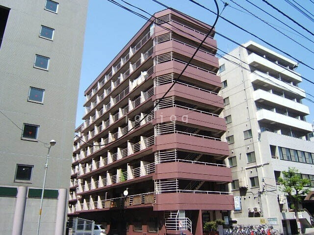 【札幌市北区北十三条西のマンションの建物外観】