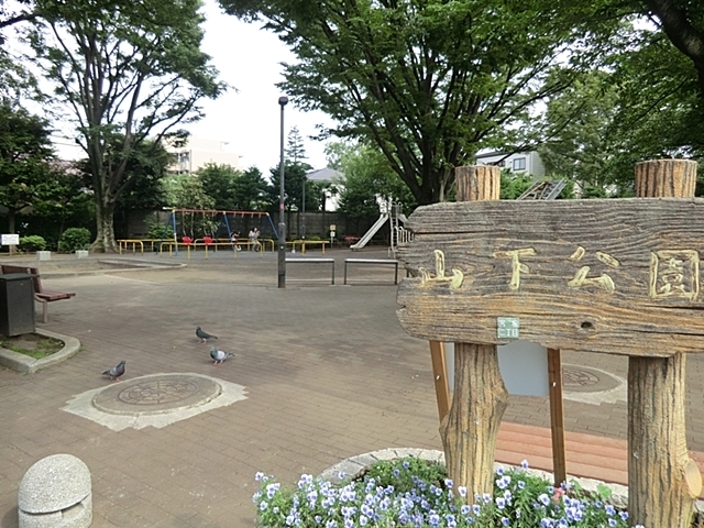 【世田谷区宮坂のマンションの公園】