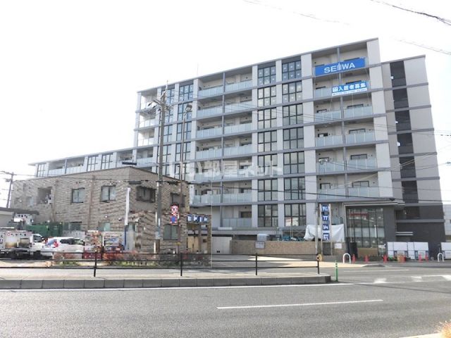 奈良市三条桧町のマンションの建物外観