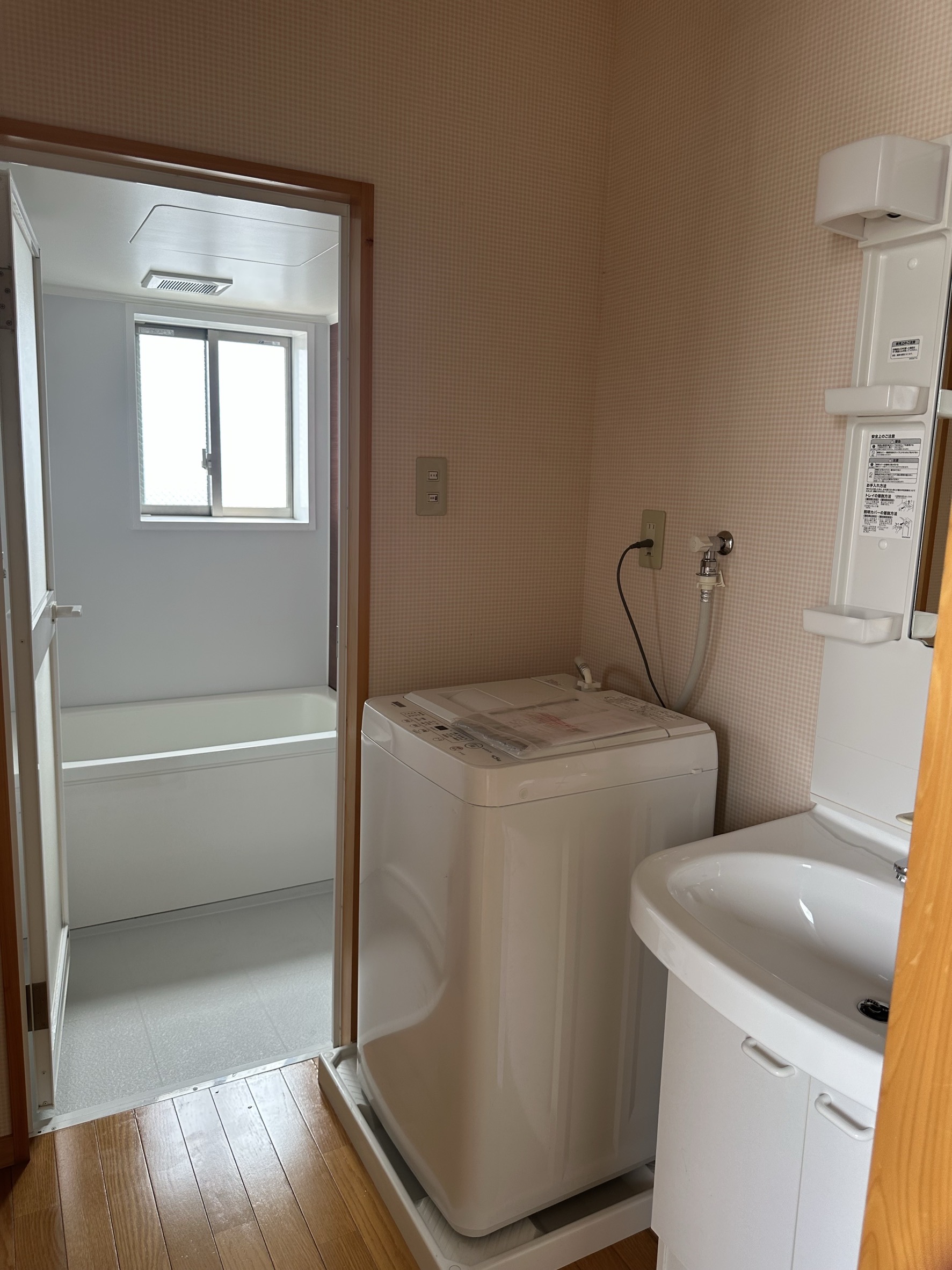 洗面設備　洗濯機付き
