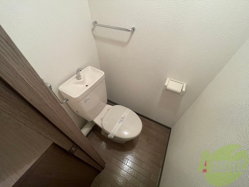 トイレ　こちらはトイレです。清潔感があり、安心して使用できます。