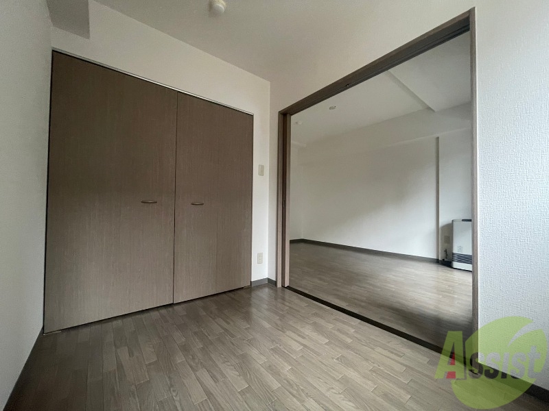 その他部屋・スペース　洋室を撮影しました。日射しがあり明るい印象。