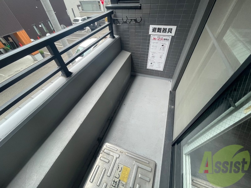 バルコニー　バルコニーは幅があり、広い印象を受けました。