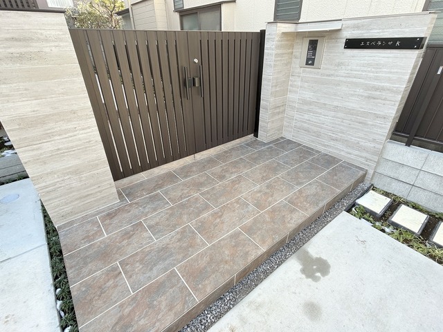 セキュリティ　★オートロック付きのエントランス★