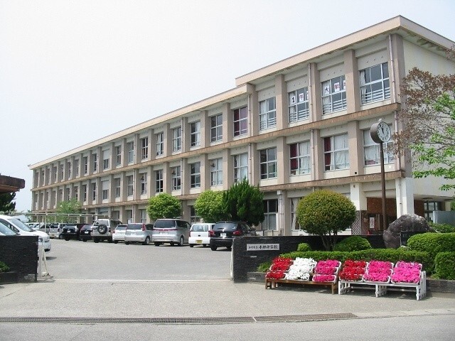 中学校　宮崎市立本郷中学校（中学校）まで1260m