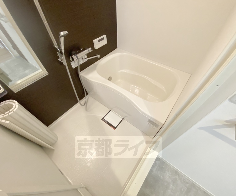 バス・シャワールーム　ゆったり浸かれるお風呂です。