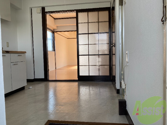 玄関　玄関から見たお部屋です。奥行で広さ伝わりますでしょうか