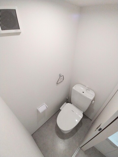 トイレ　★トイレは嬉しい洗浄機能付き便座です♪★
