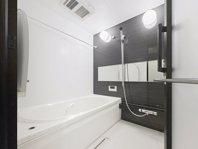 バス・シャワールーム　掲載写真は同型モデルを掲載しており実際のお部屋と仕様等が異な