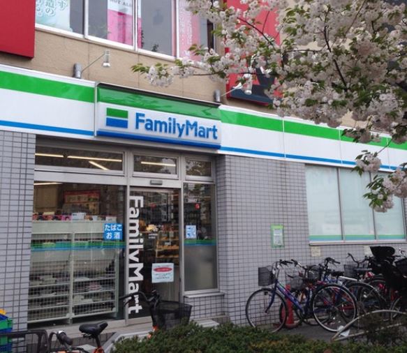 コンビニ　ファミリーマート 三ノ輪橋店（コンビニ）まで216m