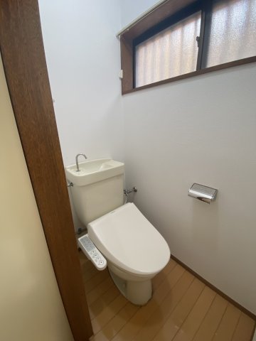 西武池袋線 保谷駅 徒歩10分 2階建 築42年のトイレ写真