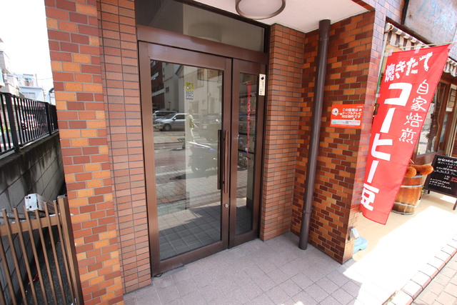 エントランス　マンション入り口です♪