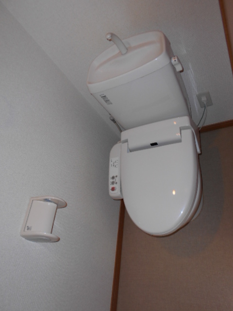 トイレ　写真は別部屋の為現況と異なる場合がございます