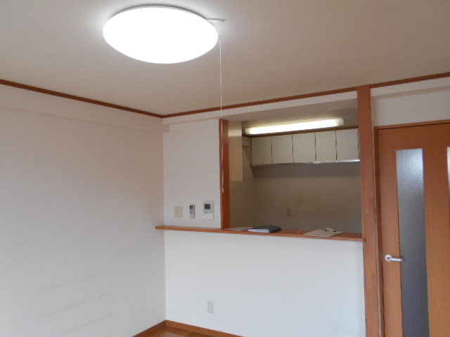居室・リビング　写真は別部屋の為現況と異なる場合がございます