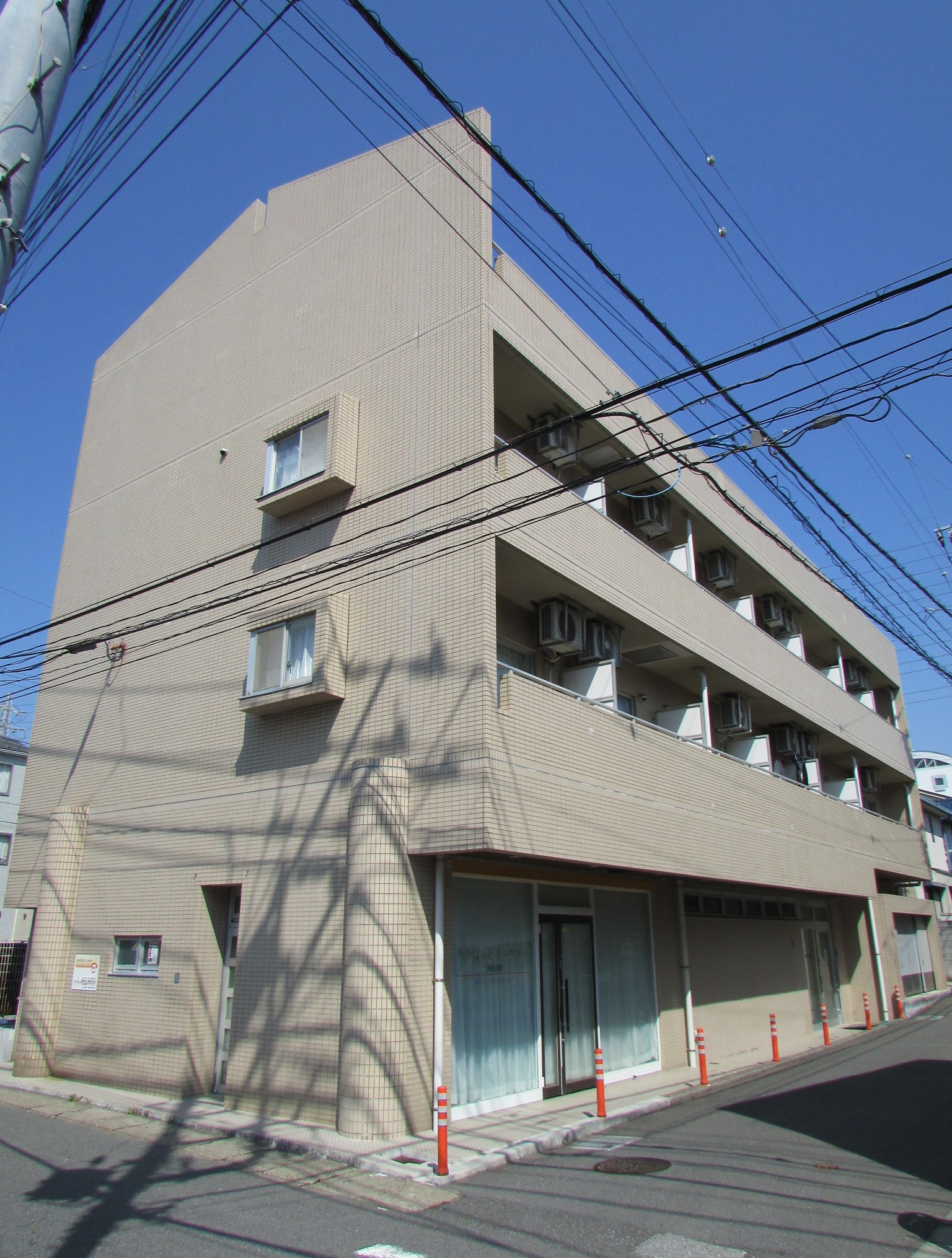 建物外観　オートロック、防犯カメラ付☆