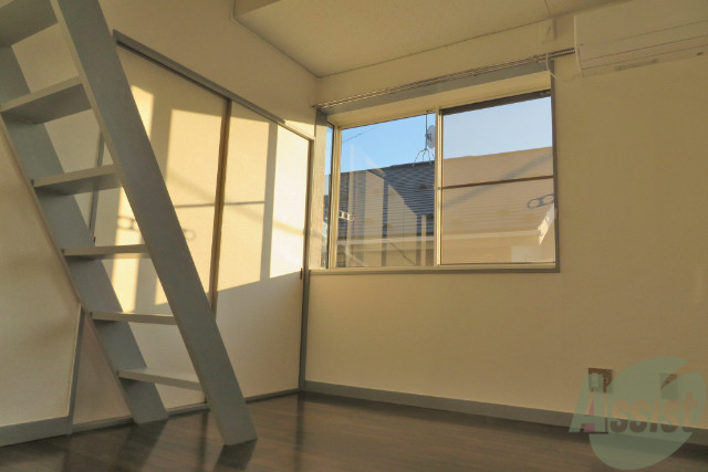 居室・リビング　７帖の洋室です。広々としていますね。イメージはつきましたか？