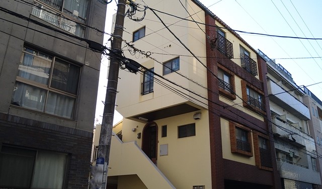 長崎市目覚町のマンションの建物外観