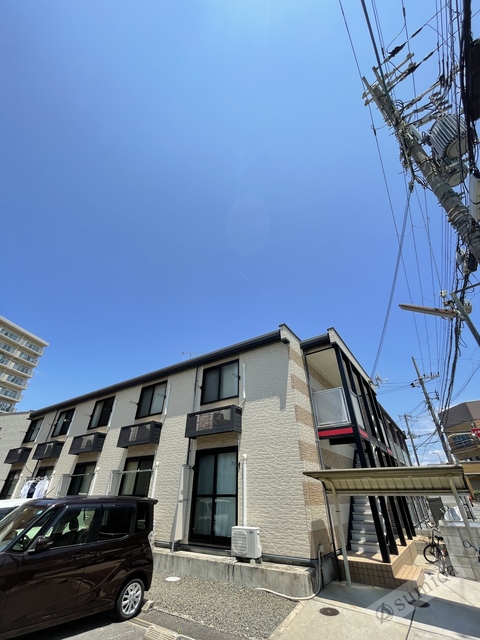 駐車場　広々とした駐車スペース。ハイルーフ車ＯＫ。