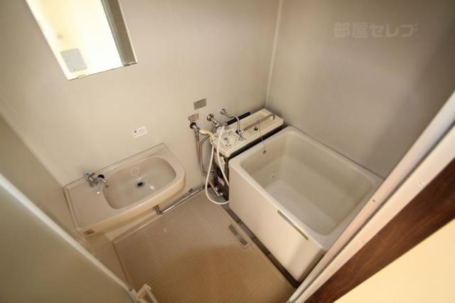 バス・シャワールーム　洗面付きのお風呂場です。