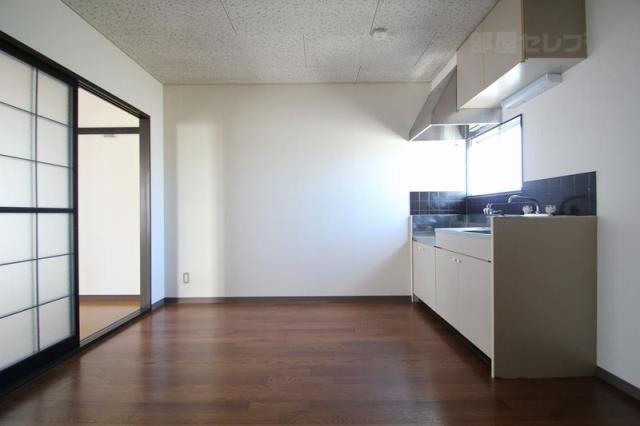 その他部屋・スペース　ダイニングスペースに窓があり風通しが良いです。