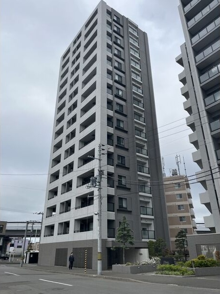 札幌市西区発寒七条のマンションの建物外観