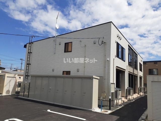 【青森市新田のアパートの建物外観】