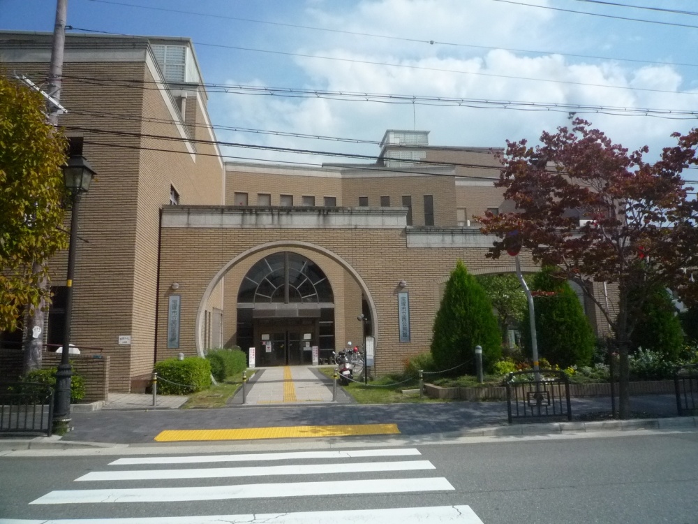 【宝塚市高松町のアパートの図書館】