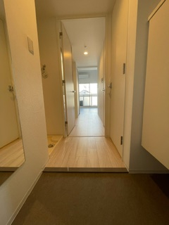 玄関　収納もある玄関です