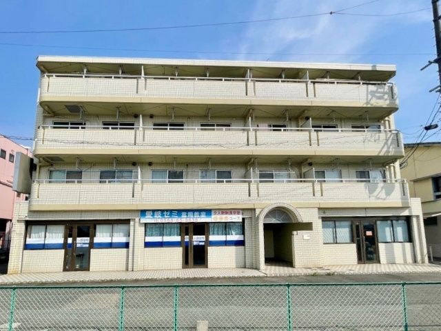 建物外観　富岡駅徒歩１分にあるマンションです！